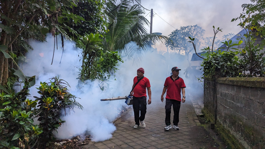 Kasus Demam Berdarah di Banjar Kedampal, Pemerintah Desa Abiansemal Dauh Yeh Cani Lakukan Fogging